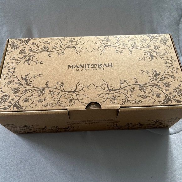 Manitobah Mukluks - Moccasins - Picture 2 of 8